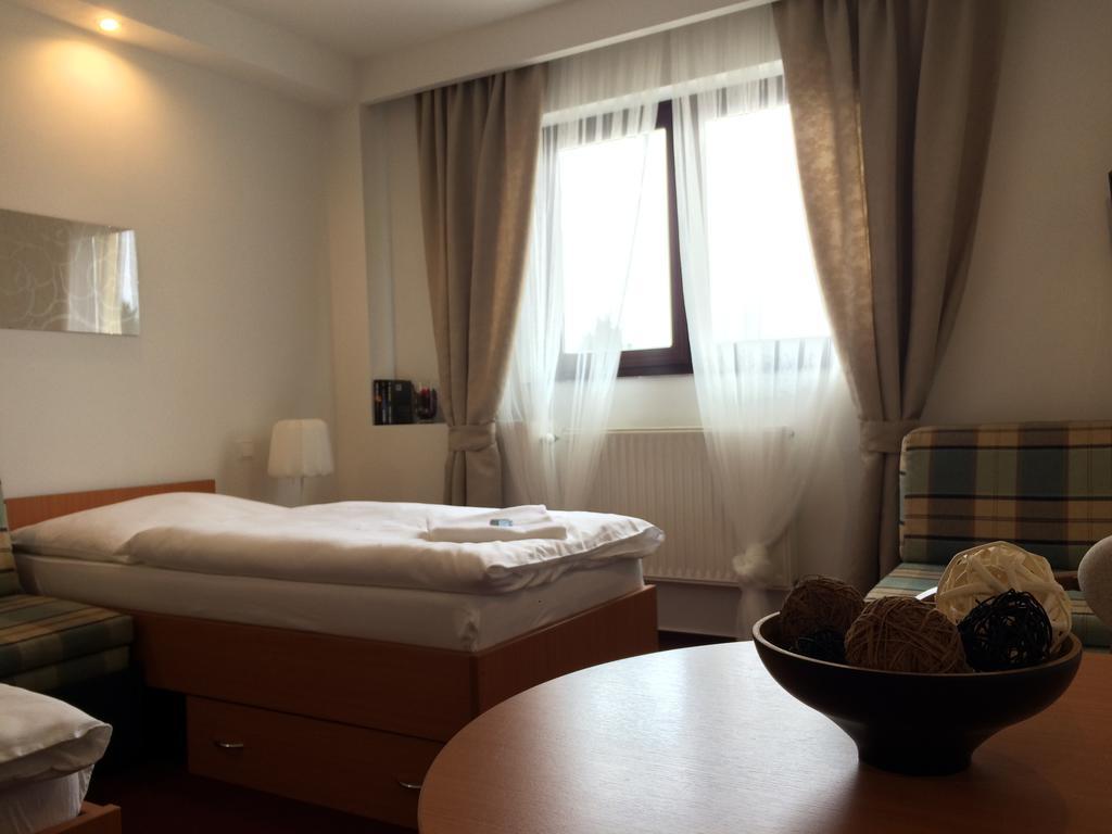 Hotel Wolf Prague Ngoại thất bức ảnh