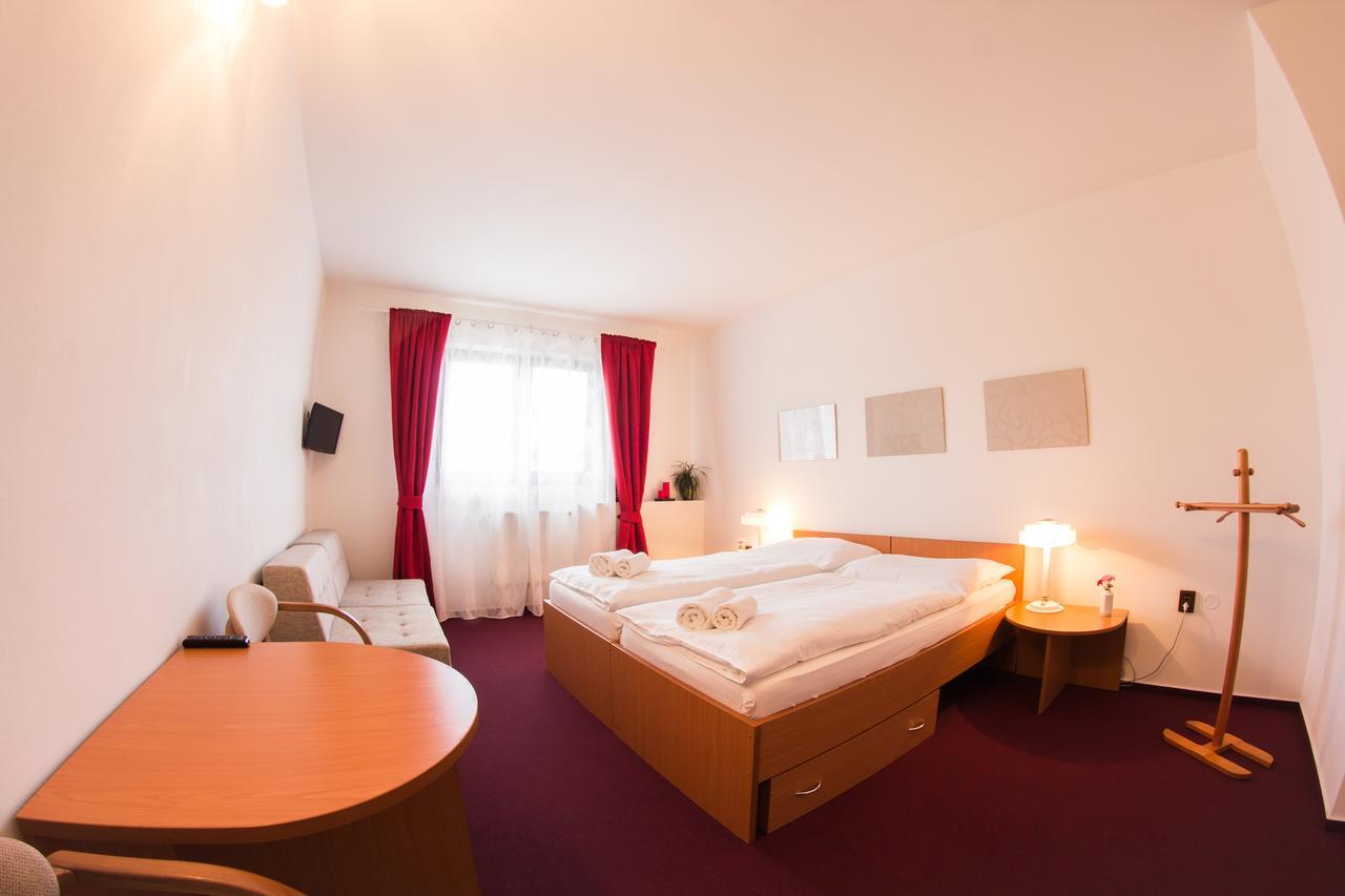 Hotel Wolf Prague Ngoại thất bức ảnh