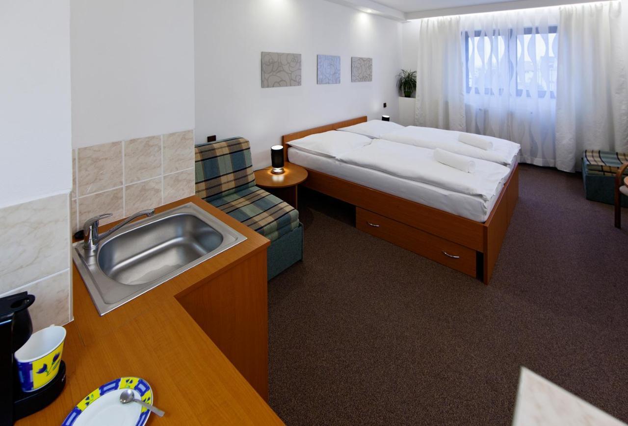 Hotel Wolf Prague Ngoại thất bức ảnh